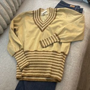 Vintage  gorgeous Gold shimmy  good looking  V neck Sweater Med